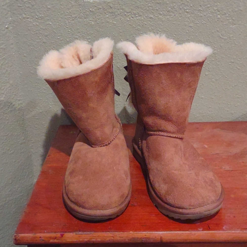 UGG Bailey Bow II Boot size 4